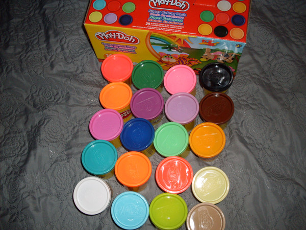 Пластилин 20. Пластилин Play-Doh 20 цветов. Пластилин плей до 20 цветов. Плей до автобус 20 цветов. Набор 20 цветов Play Doh.