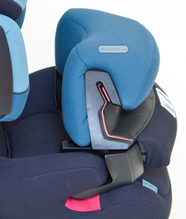 Отодвинутый столик автокресла Cybex Pallas