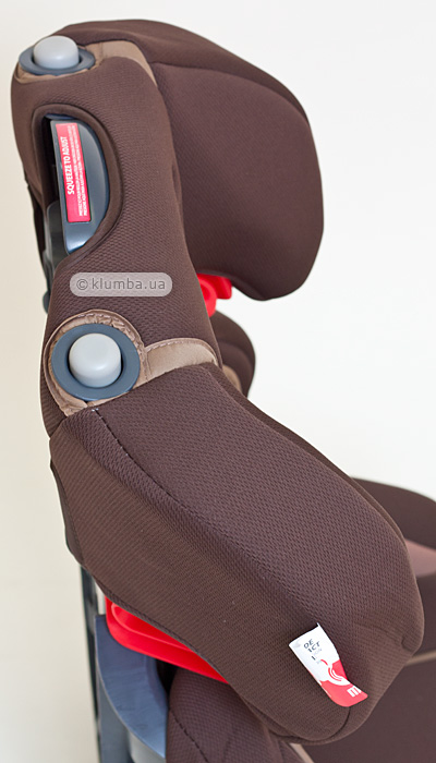 Кнопки регулировки подголовника автокресла Graco Logico LX  
Comfort