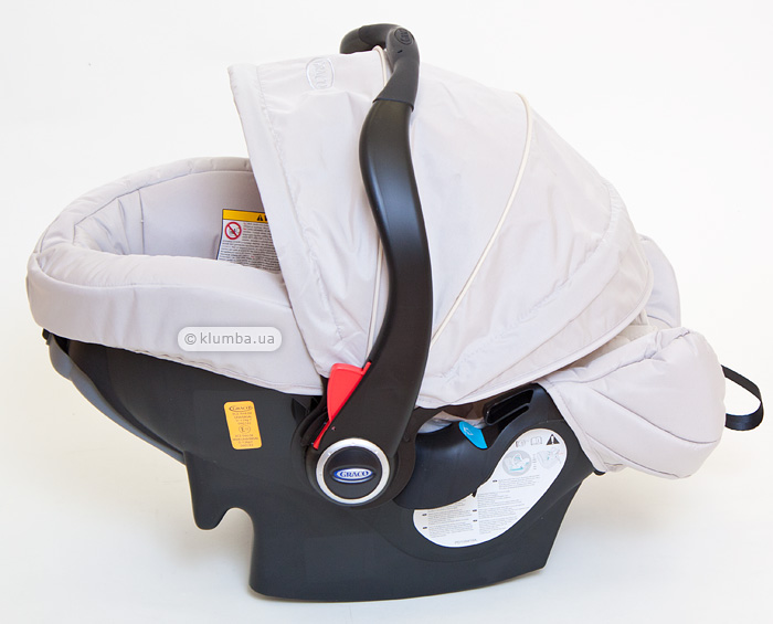 Опущенный капюшон автокресла Graco Logico S