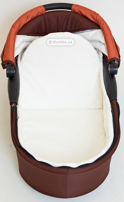 Поднятая спинка в люльке коляски Tutek Grander Alu